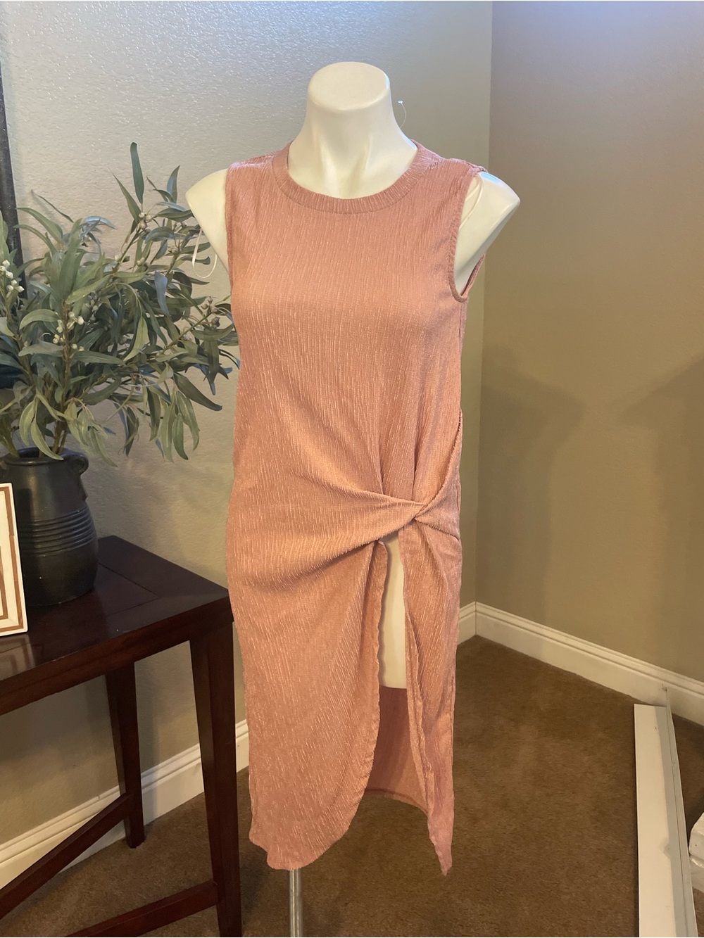 Sleeveless Twist Knot High Low Top in Dusty Rose NWT